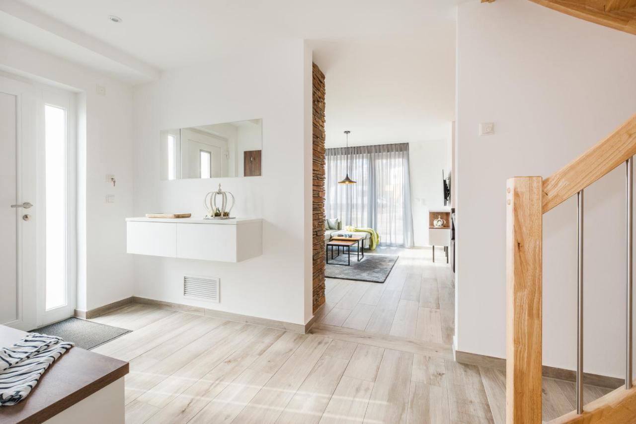 Ferienhaus-See-Sauna-Kamin-Hund Mit E-Ladestation 克拉科夫西 外观 照片